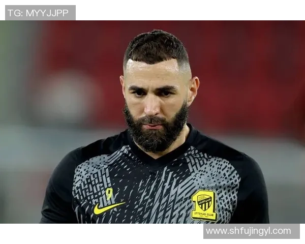 足球明星狼背发型的魅力与风格解析让你成为球场焦点